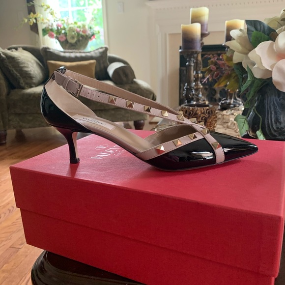 SOLD***Valentino Garavani Rockstud pumps$895 - Picture 6 of 8